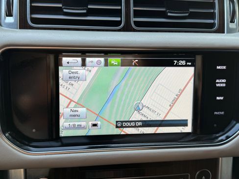 Used 2015 Land Rover Range Rover HSE image 19