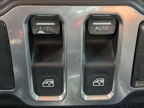 Used 2019 Jeep Wrangler Sport image 10