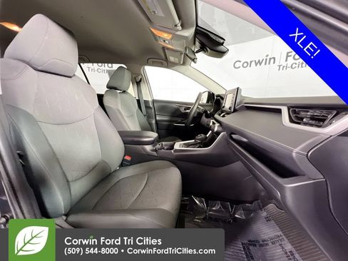 Used 2020 Toyota RAV4 XLE w/ XLE Grade Weather Package AWD/4WD image 17