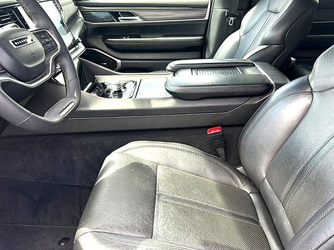 Used 2023 Jeep Wagoneer L Series II AWD/4WD image 13