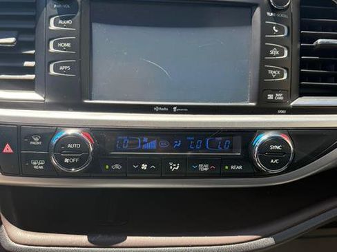 Used 2015 Toyota Highlander XLE image 18