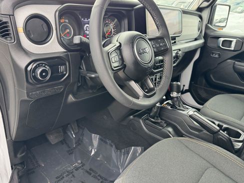 Used 2025 Jeep Wrangler Unlimited Sport AWD/4WD image 19