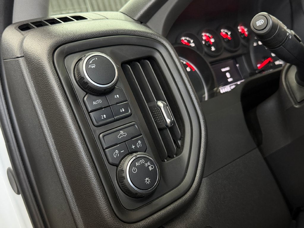 Used 2025 Chevrolet Silverado 1500 Custom Trail Boss AWD/4WD image 19