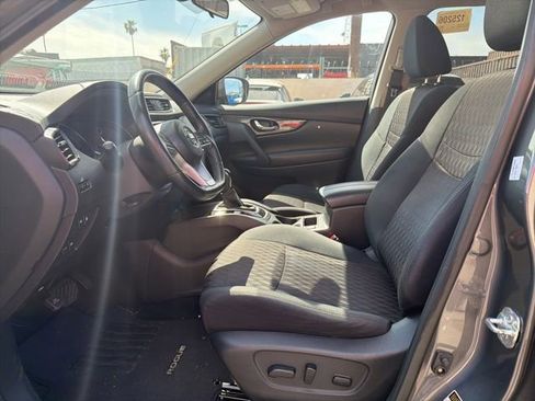 Used 2018 Nissan Rogue SV w/ Sun & Sound Touring Package image 11