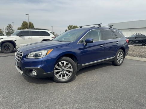 Used 2017 Subaru Outback 2.5i Touring w/ Popular Package #5A AWD/4WD image 5