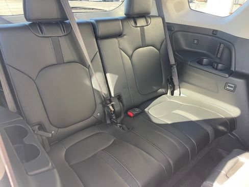 Used 2024 Honda Pilot Touring image 32
