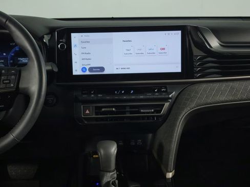 Used 2025 Toyota Camry XLE FWD image 24