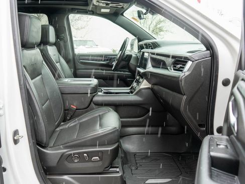 Used 2021 GMC Yukon XL Denali w/ Denali Ultimate Package image 10