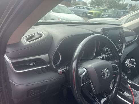 Used 2020 Toyota Highlander XLE image 5