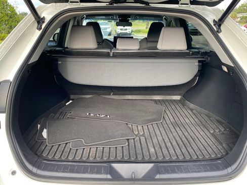 Used 2021 Toyota Venza LE image 14