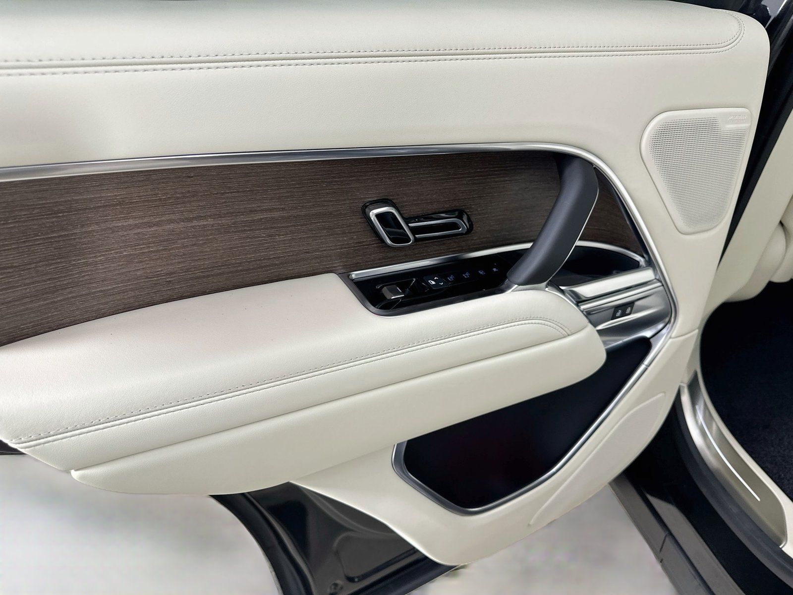 New 2027 Land Rover Range Rover SE AWD/4WD image 33
