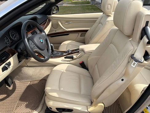 Used 2012 BMW 328i Convertible image 8
