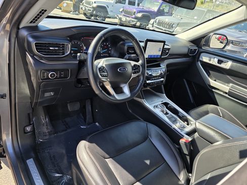 Used 2023 Ford Explorer Limited image 10