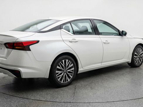 Used 2025 Nissan Altima 2.5 SV image 9