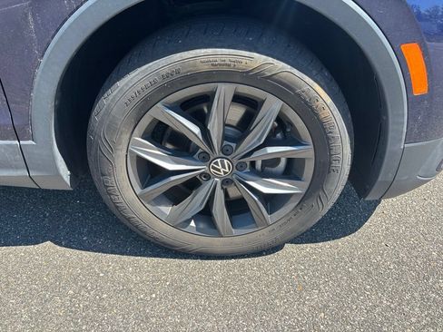 Used 2022 Volkswagen Tiguan SE AWD/4WD image 9