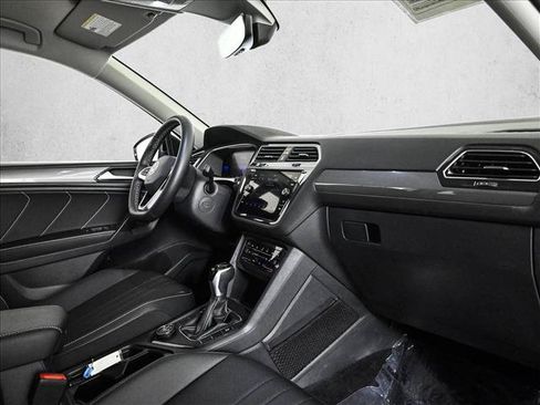 Used 2023 Volkswagen Tiguan SE AWD/4WD image 22