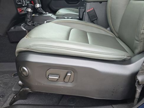 Used 2025 Jeep Gladiator Mojave AWD/4WD image 29