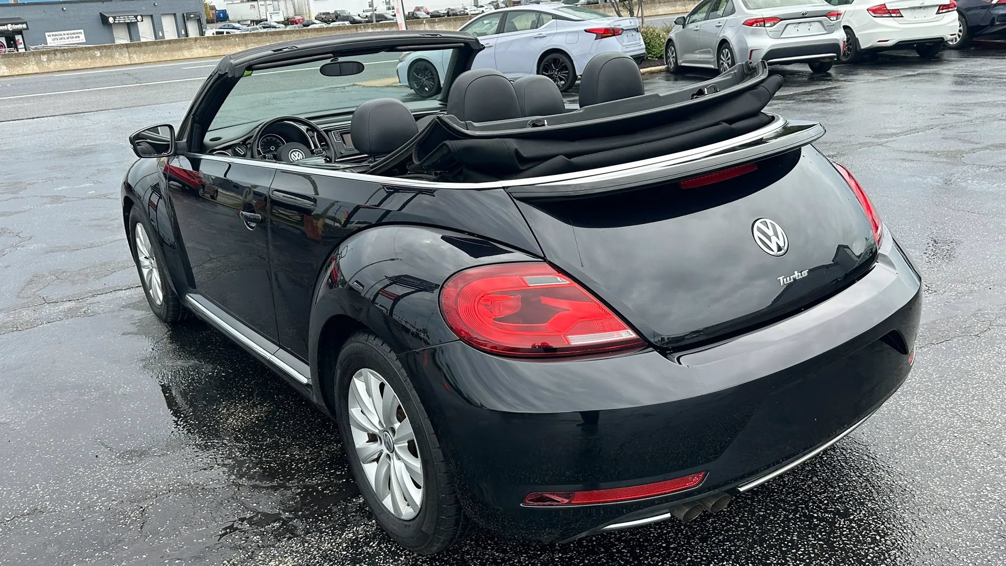 Used 2018 Volkswagen Beetle 2.0T S FWD image 9
