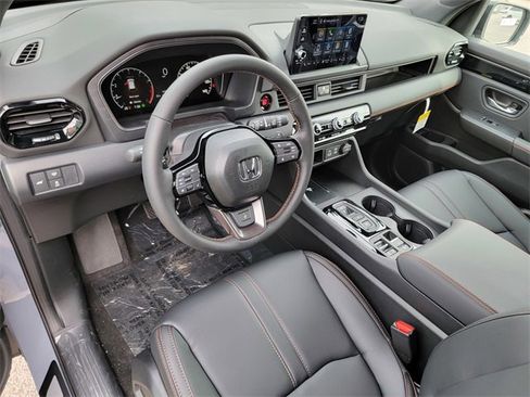 New 2025 Honda Pilot TrailSport image 12
