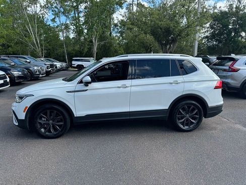 Used 2022 Volkswagen Tiguan SE FWD image 2