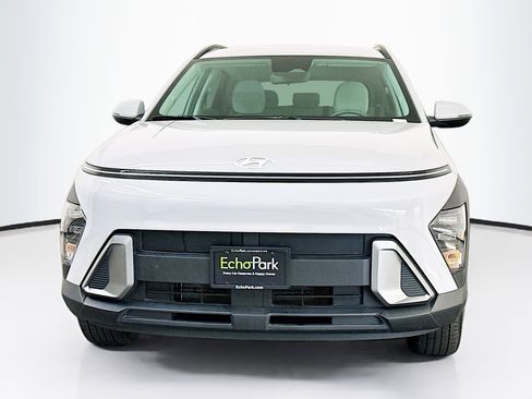 Used 2025 Hyundai Kona SEL image 2