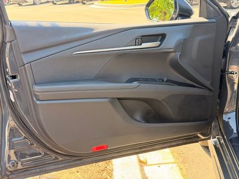 Used 2025 Toyota Camry SE FWD image 23