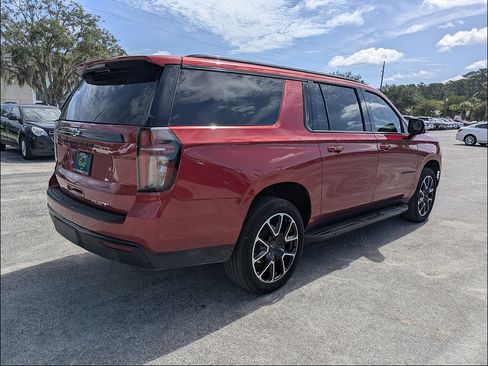 Used 2024 Chevrolet Suburban RST w/ Luxury Package RWD image 5