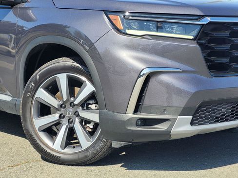 Used 2023 Honda Pilot Touring image 5