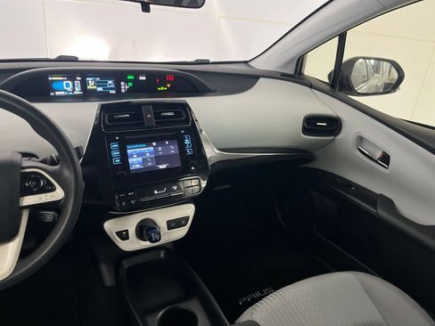 Used 2017 Toyota Prius Two w/ Prius Two Safety Plus Package FWD image 33