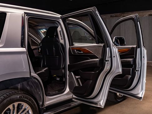 Used 2020 Cadillac Escalade 2WD image 30