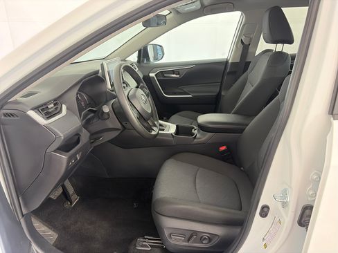Used 2025 Toyota RAV4 XLE AWD/4WD image 6