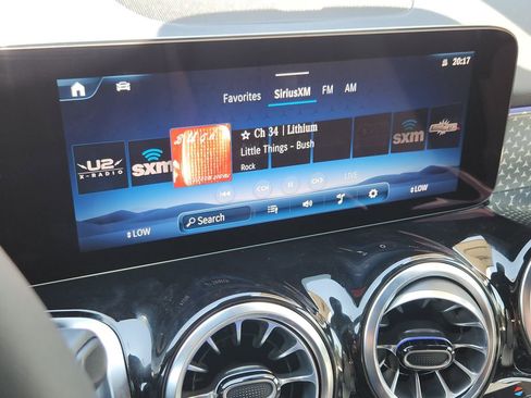 New 2025 Mercedes-Benz GLB 250 4MATIC image 16