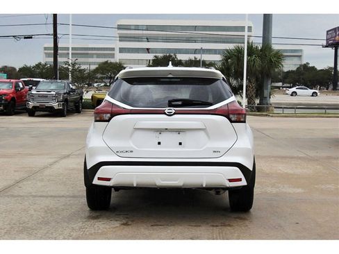 Certified 2021 Nissan Kicks SR image 5