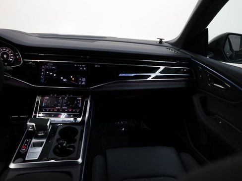 Used 2025 Audi RS Q8 performance image 82