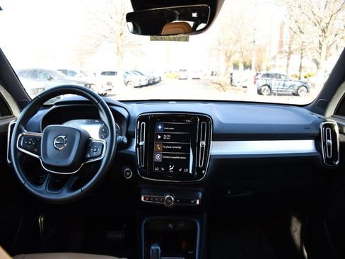 Used 2019 Volvo XC40 T5 Momentum image 17