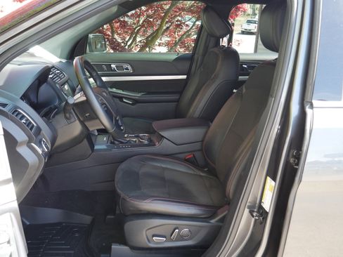 Used 2018 Ford Explorer XLT w/ Equipment Group 202A AWD/4WD image 3