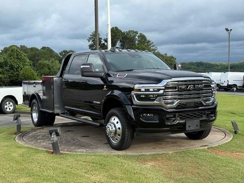 Used 2026 RAM 5500 4x4 Crew Cab w/ Laramie Trim Package image 9