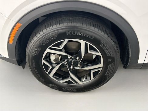 Used 2025 Kia Sportage LX image 11