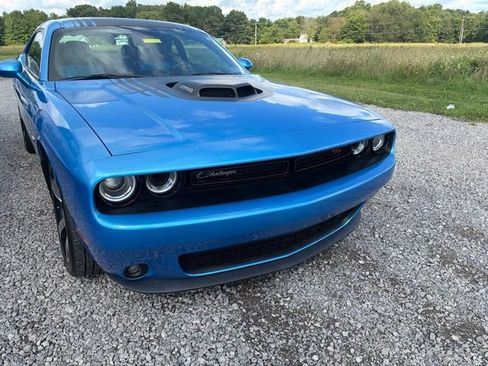 Used 2015 Dodge Challenger R/T RWD image 2
