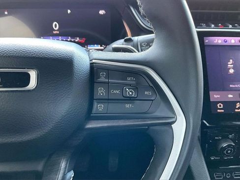 Used 2023 Jeep Grand Cherokee Limited image 21