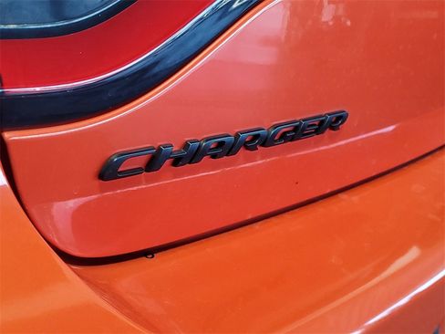 Used 2017 Dodge Charger SE w/ Blacktop Package image 7