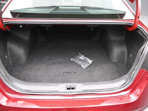 Used 2024 Nissan Altima 2.5 SV image 18