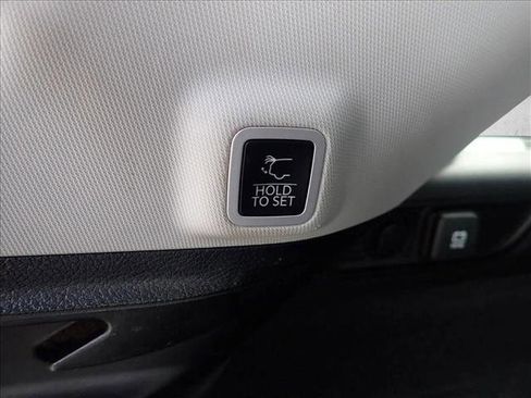 Used 2022 Jeep Grand Cherokee Overland w/ Advanced Protech Group III AWD/4WD image 9