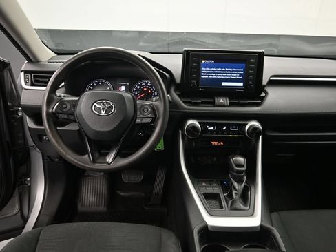 Used 2021 Toyota RAV4 LE FWD image 11