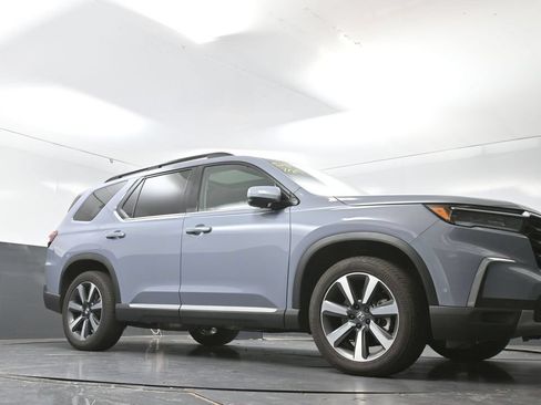 Used 2025 Honda Pilot Elite image 26