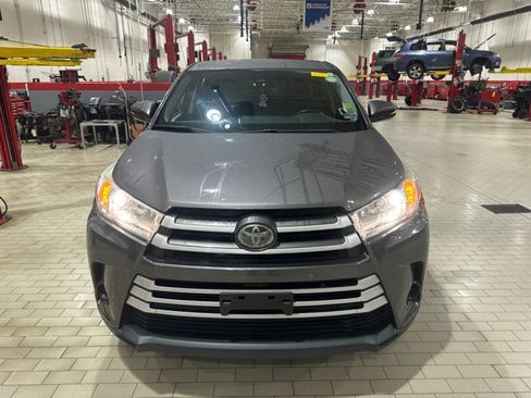 Used 2017 Toyota Highlander LE FWD image 2
