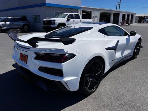 Used 2024 Chevrolet Corvette Z06 w/ Z07 Performance Package image 7