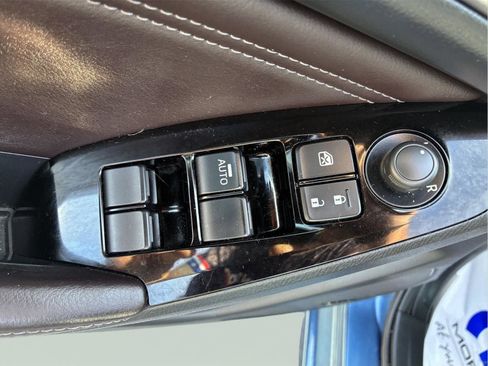 Used 2018 MAZDA MAZDA3 Touring FWD image 18