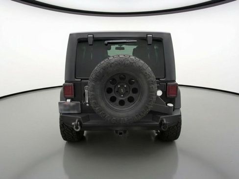 Used 2016 Jeep Wrangler Unlimited Rubicon w/ Connectivity Group image 4