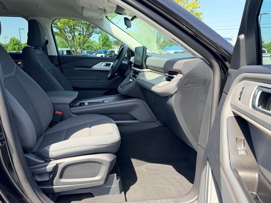 New 2026 Ford Explorer Active RWD image 8